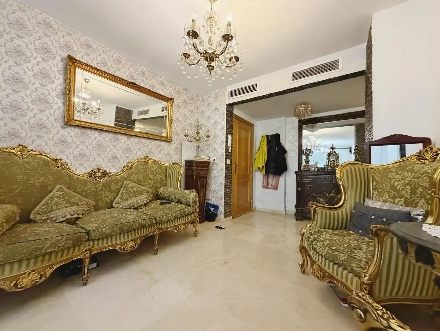 Sala de estar de Planta baja en venta en Torremolinos con Aire acondicionado, Calefacción y Jardín privado
