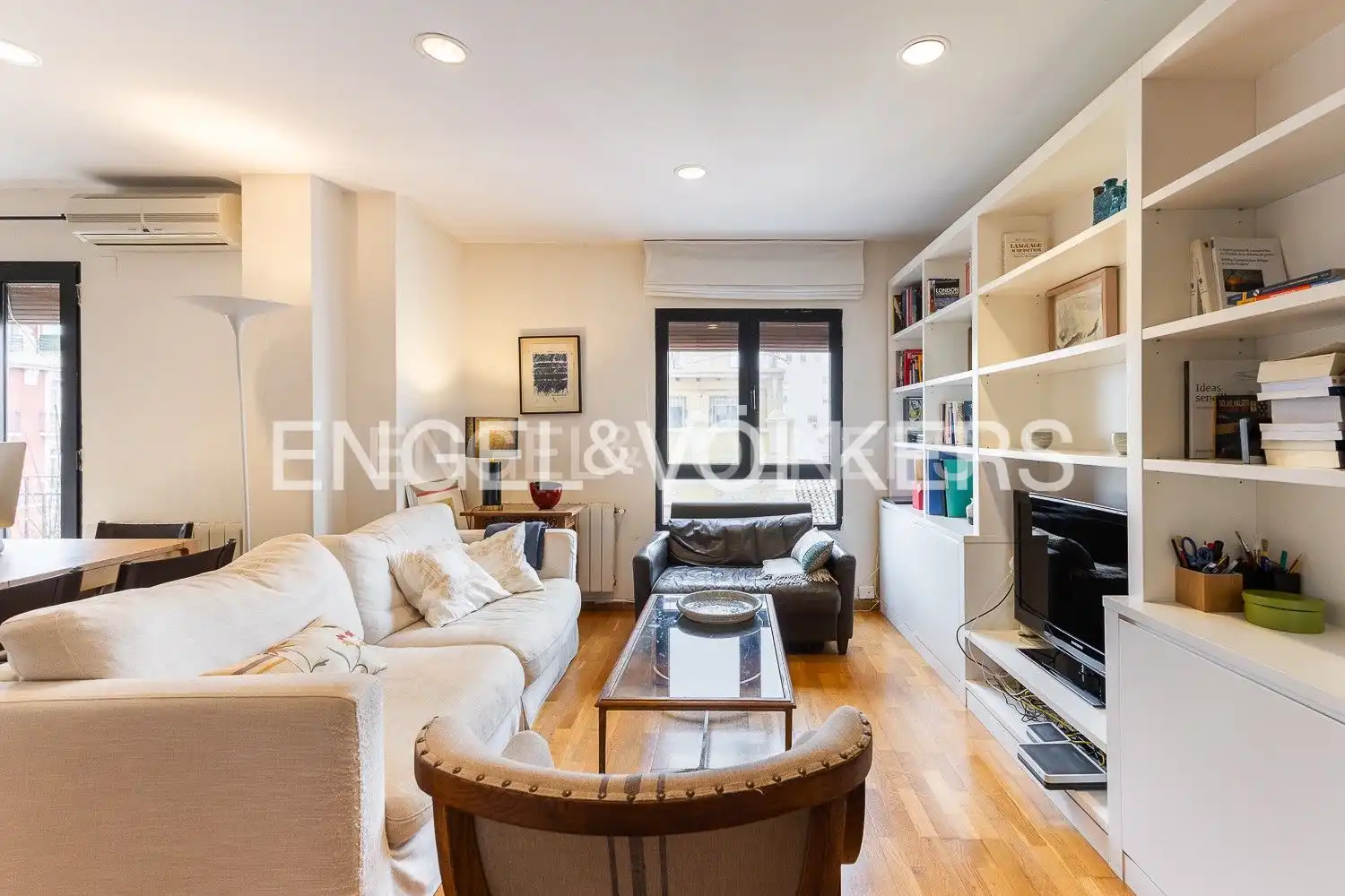 Living room of Flat for sale in Valencia  with Air Conditioner, Heating and Parquet flooring