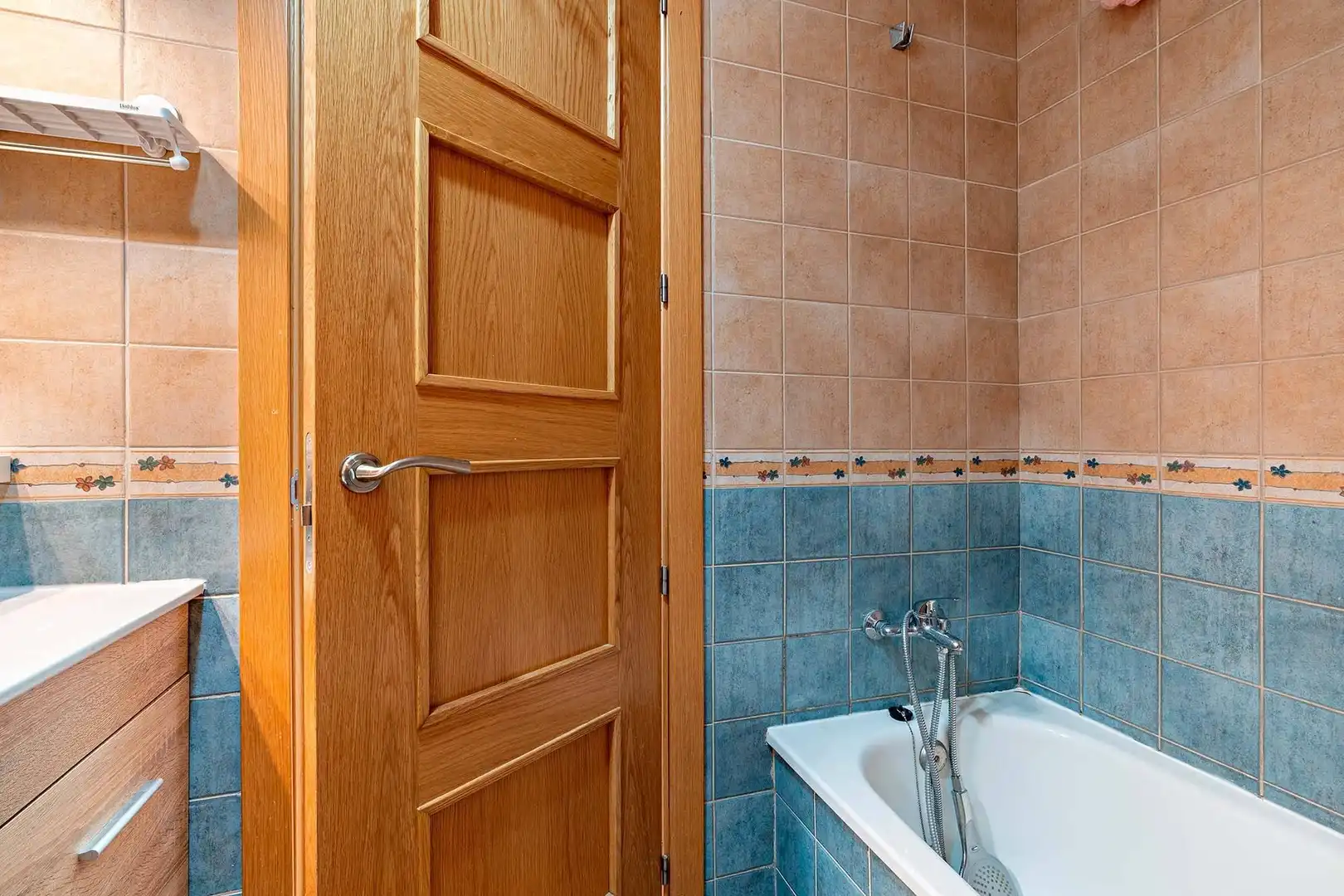 Baño de Piso en venta en Alcolea con Aire acondicionado, Terraza y Piscina comunitaria