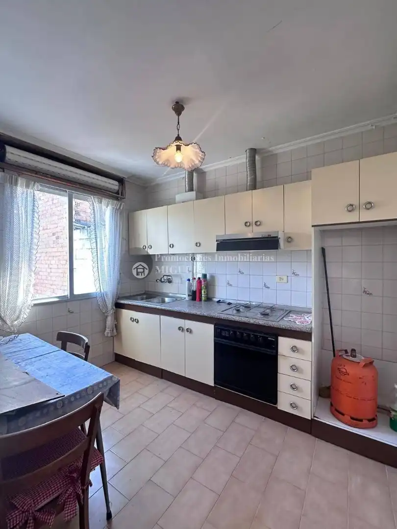 Cuina de Casa o xalet en venda en Verín amb Terrassa