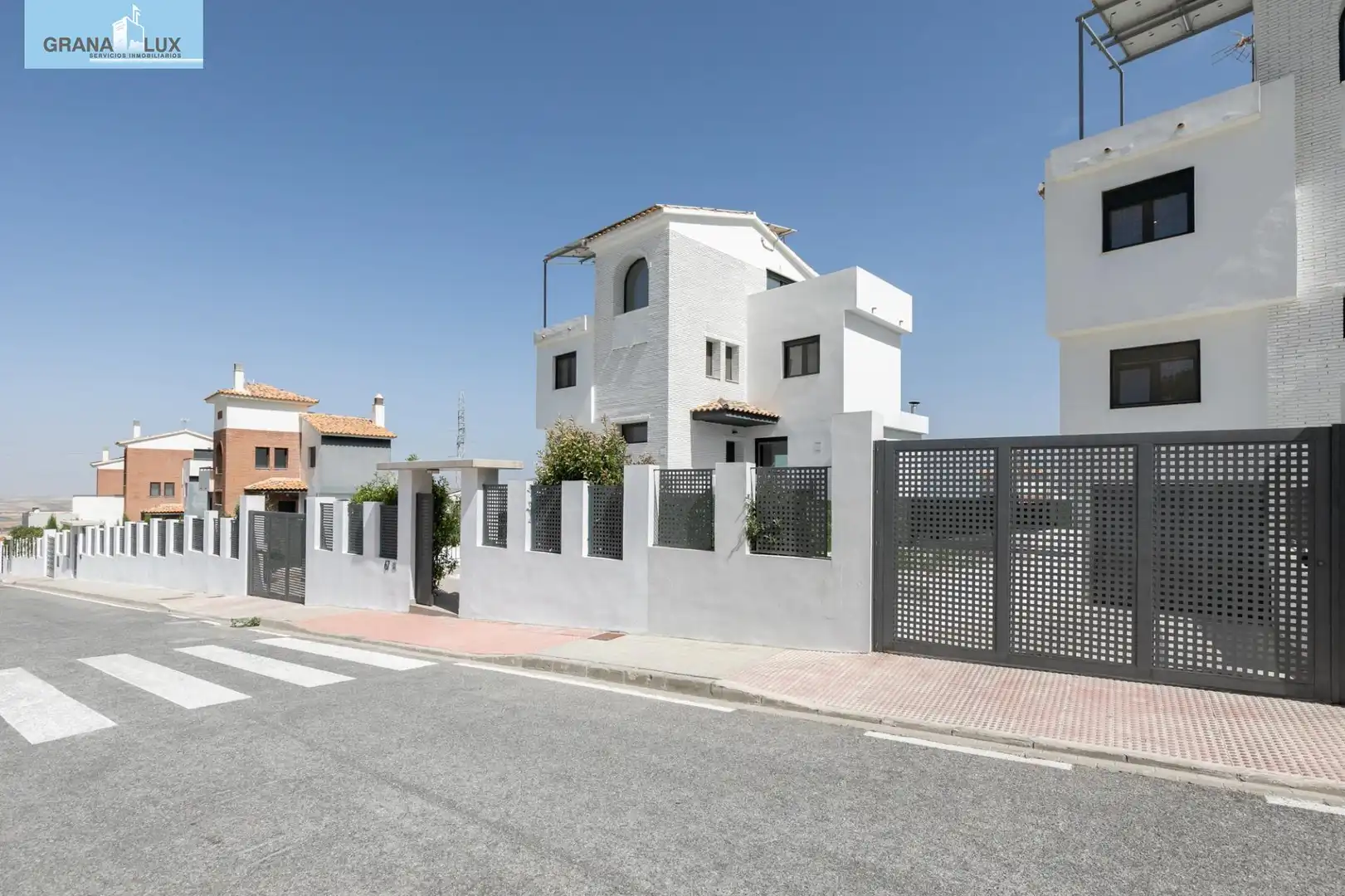 Vista exterior de Casa o xalet en venda en Dílar amb Aire condicionat, Calefacció i Jardí privat