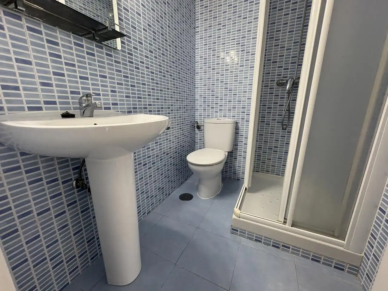 Baño de Piso de alquiler en Madrid con Aire acondicionado y Balcón