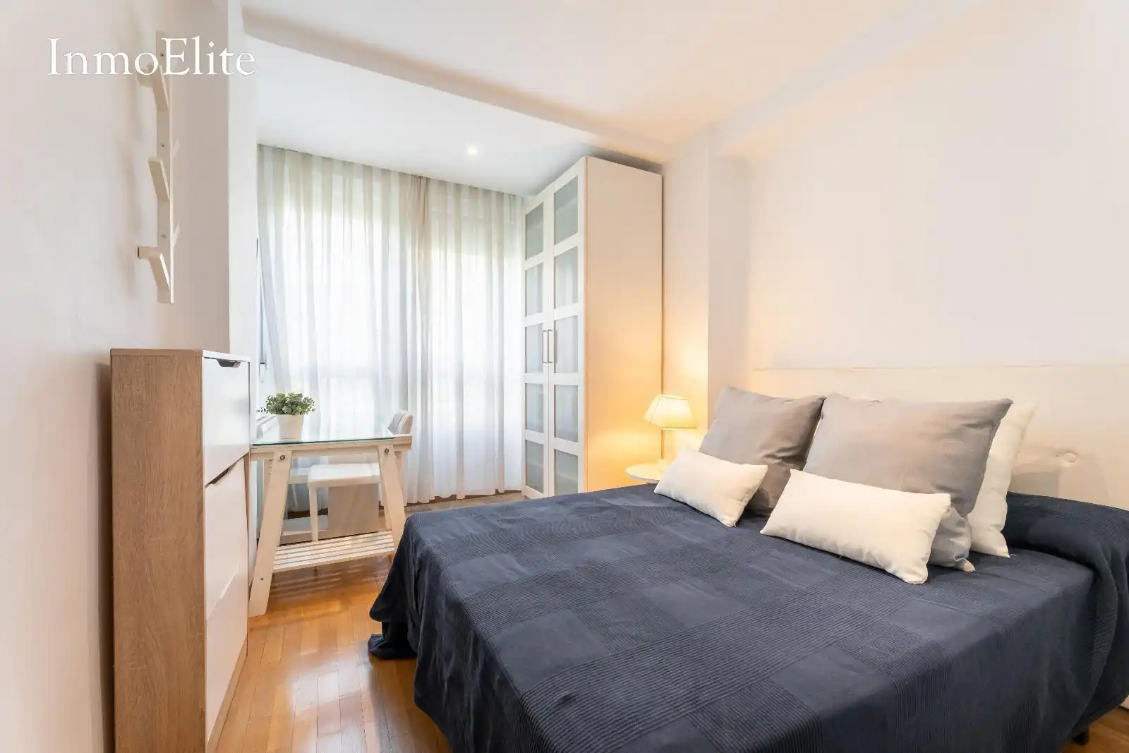 Bedroom of Flat for sale in Madrid  with Heating, Parquet flooring and Storage room
