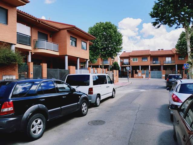Casa-chalet en Venta en  Fermin Martin Carrillo en Los Robles