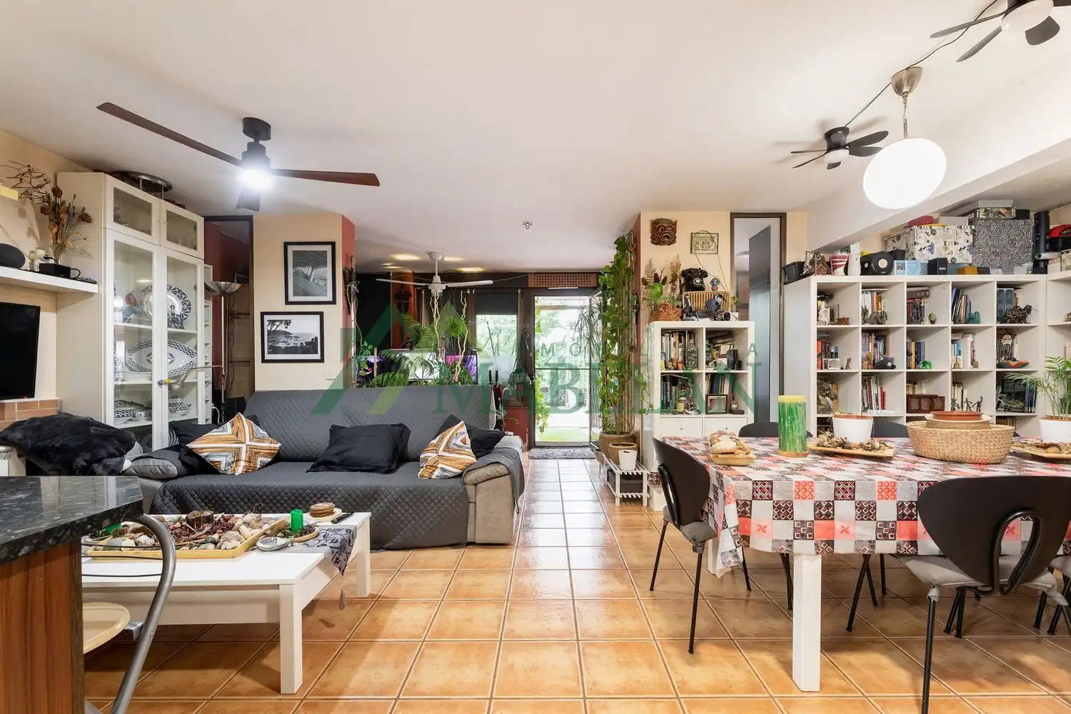 Sala d'estar de Casa o xalet en venda en Las Rozas de Madrid amb Aire condicionat, Calefacció i Jardí privat