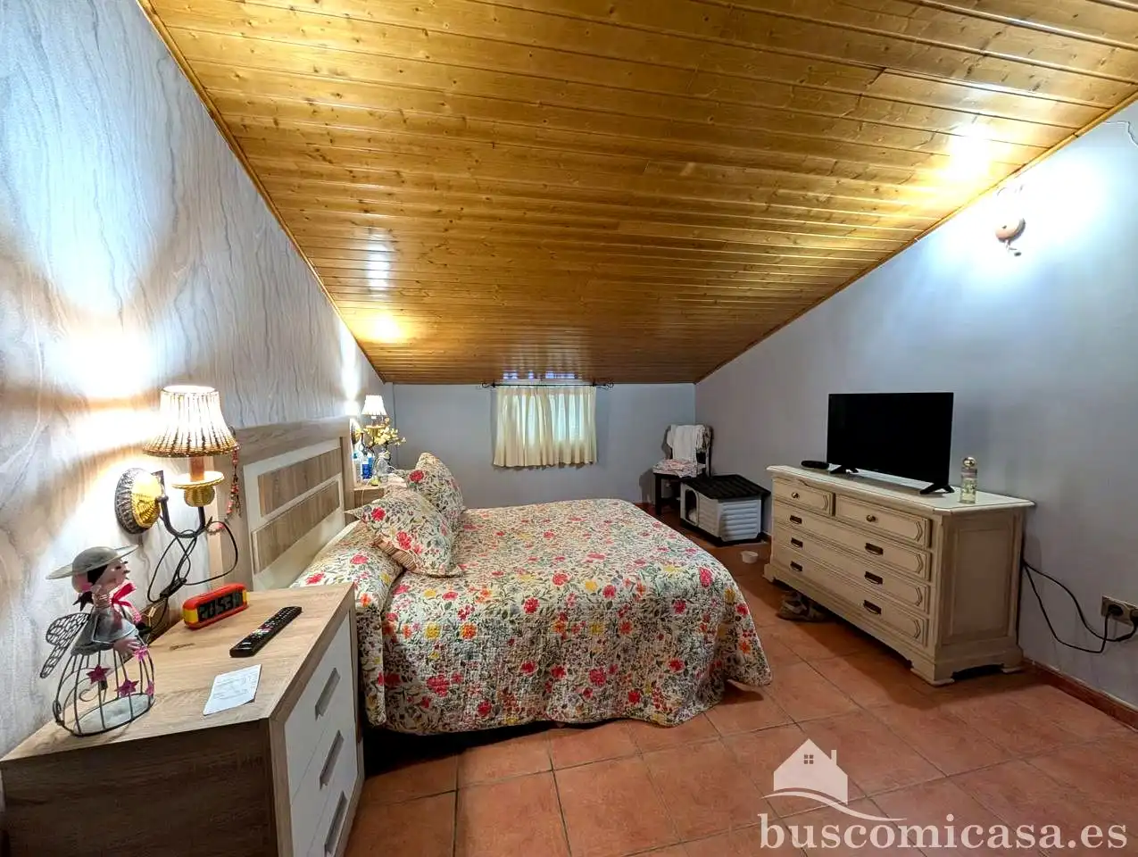 Dormitori de Finca rústica en venda en Linares amb Aire condicionat, Jardí privat i Traster