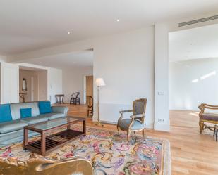 Sala d'estar de Apartament de lloguer en Cotobade amb Terrassa