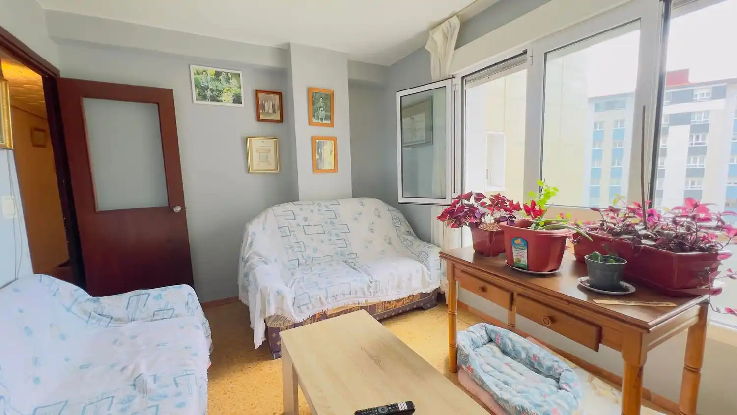 Sala d'estar de Pis en venda en Gijón  amb Piscina