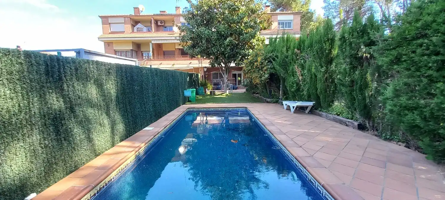 Piscina de Casa o chalet en venta en Corbera de Llobregat con Aire acondicionado, Calefacción y Jardín privado