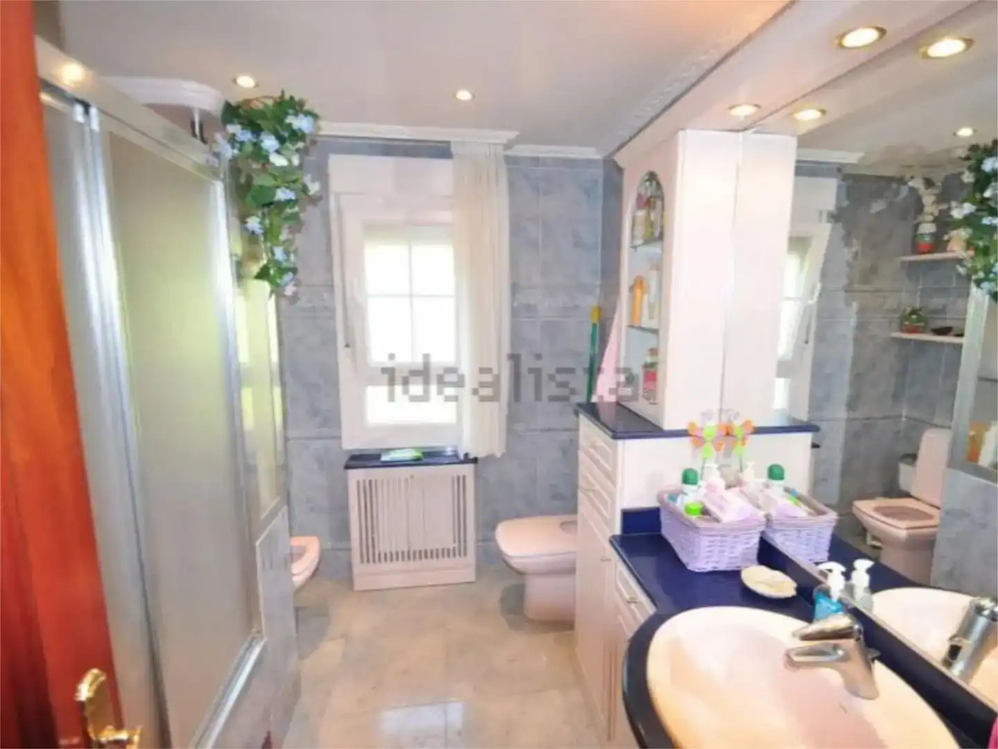 Badezimmer von Wohnung zum Verkauf in Castro-Urdiales mit Privatgarten, Schwimmbad und Möbliert