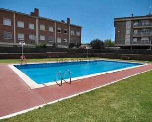 Piscina de Casa adosada en venda en Gavà amb Aire condicionat, Calefacció i Jardí privat