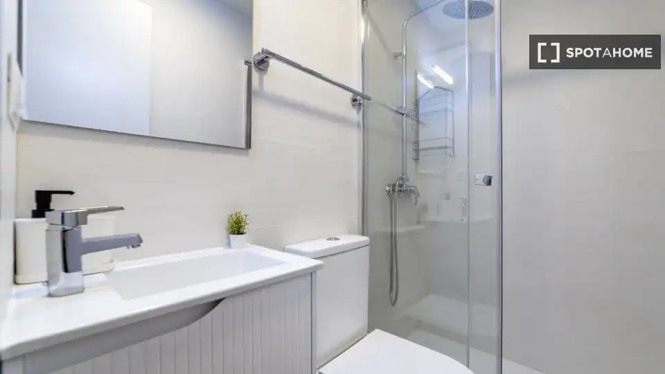 Baño de Piso de alquiler en Madrid con Aire acondicionado, Calefacción y Amueblado