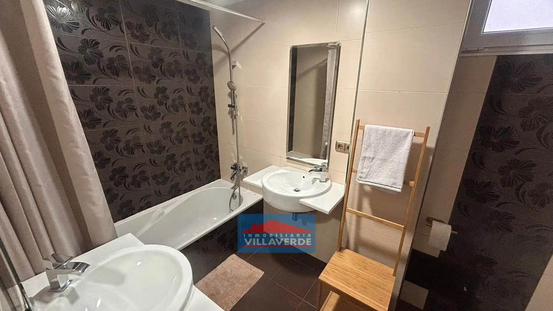 Bathroom of Flat for sale in Cangas   with Storage room