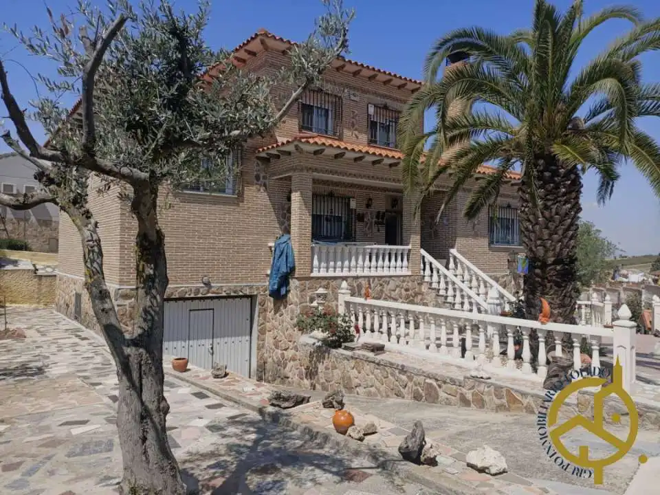 Vista exterior de Casa o xalet en venda en El Viso de San Juan amb Aire condicionat, Calefacció i Jardí privat