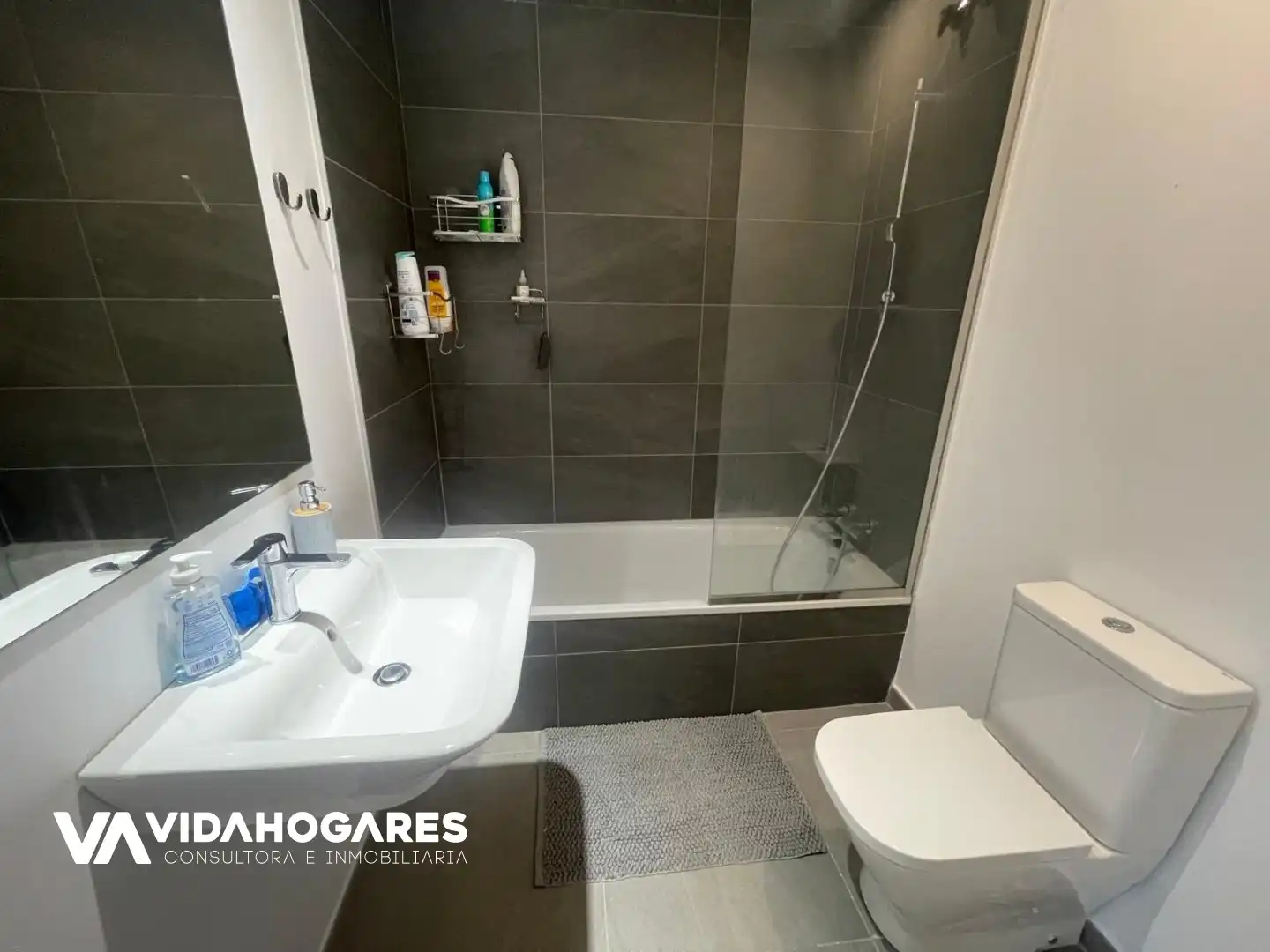 Bathroom of Duplexes for sale in Rota  with Terrace, Storage room and Swimming Pool