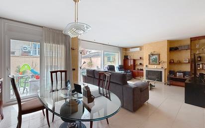 Living room of Single-family semi-detached for sale in Manresa  with Air Conditioner, Heating and Terrace