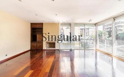 Exterior view of Flat for sale in  Barcelona Capital  with Air Conditioner and Balcony