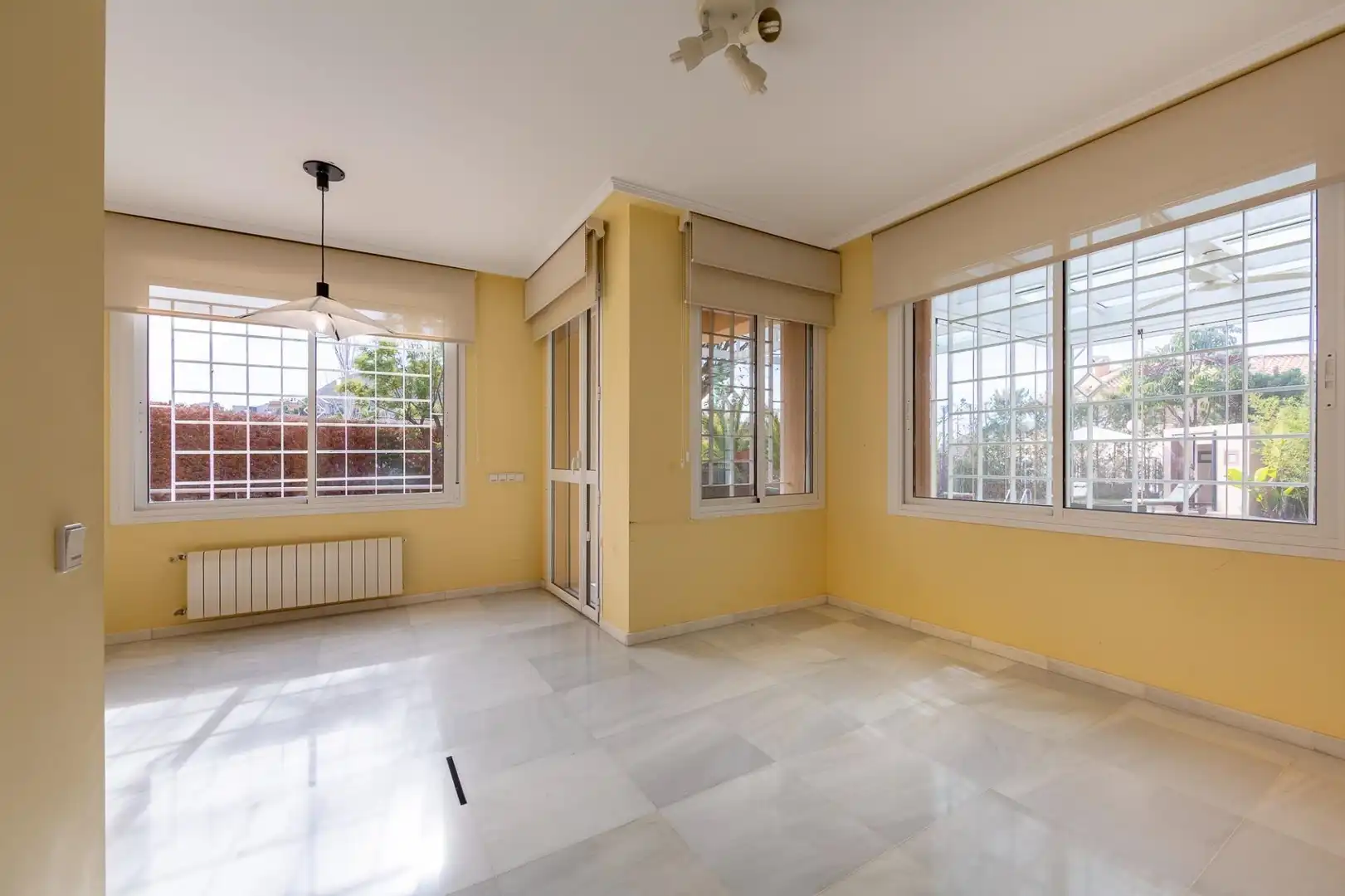 Villa avec terrasse à vendre à Calle GARDENIAS DE LAS (ENV) 15