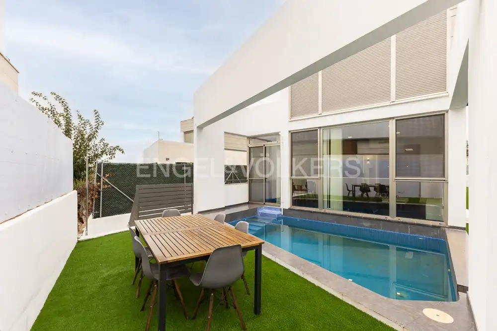 Maison avec piscine à louer à Carrer Sèquia de Mestalla