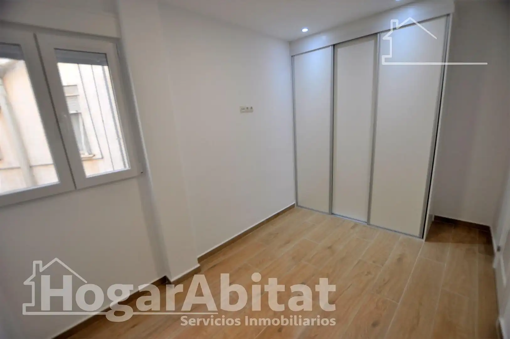 Bedroom of Flat for sale in Valencia  with Balcony