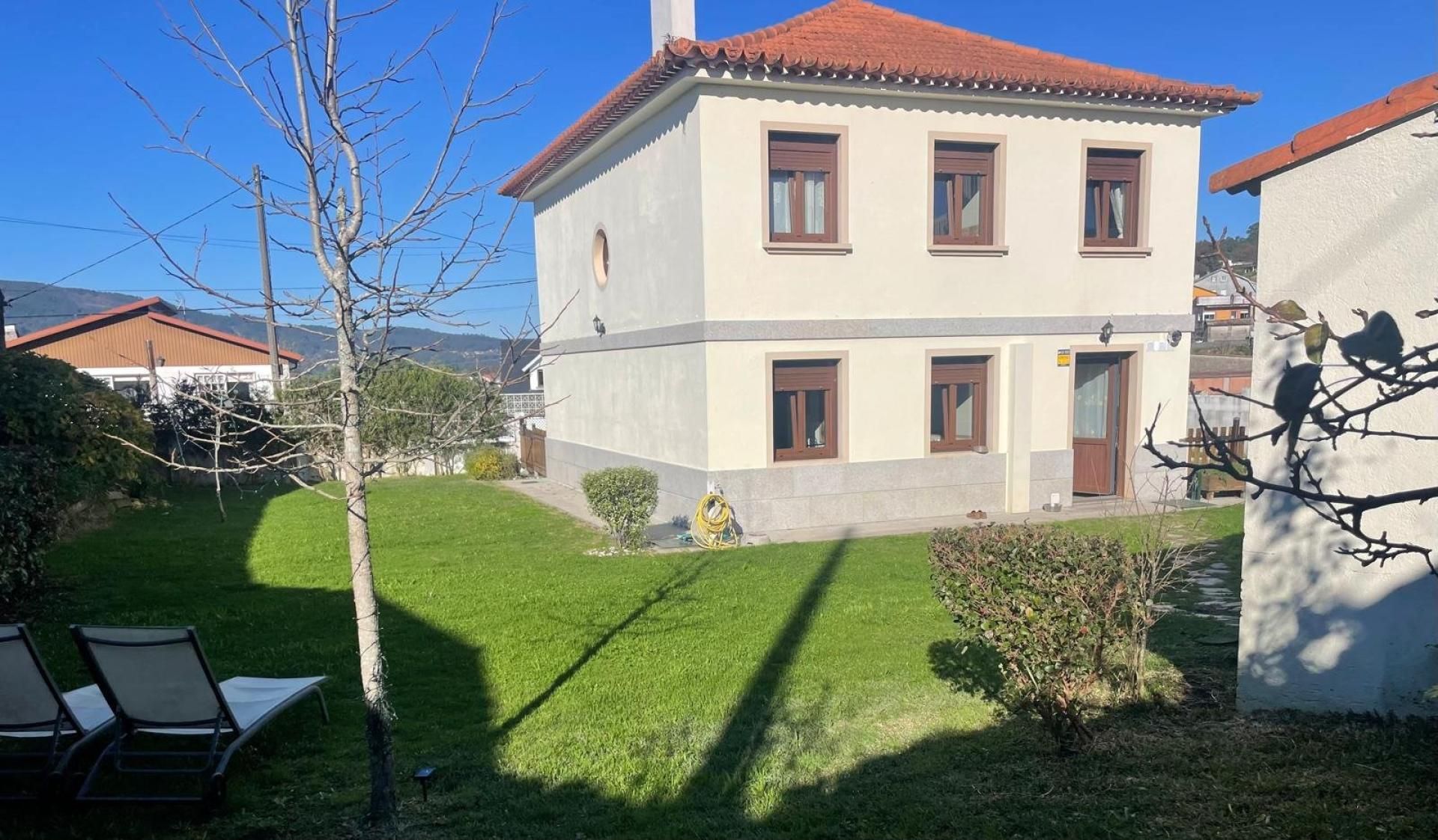 Vista exterior de Casa o xalet en venda en Pontevedra Capital  amb Aire condicionat, Calefacció i Terrassa