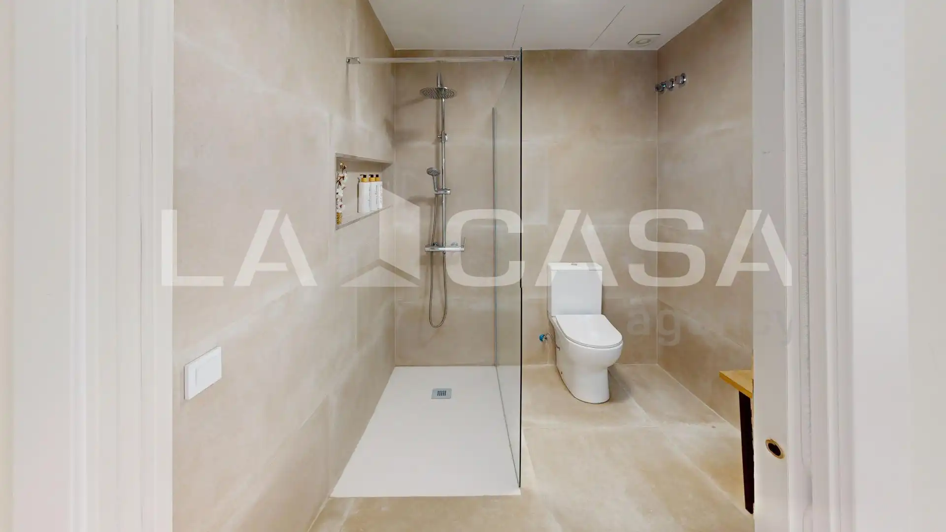 Badezimmer von Erdgeschoss zum Verkauf in Valencia mit Klimaanlage, Heizung und Möbliert