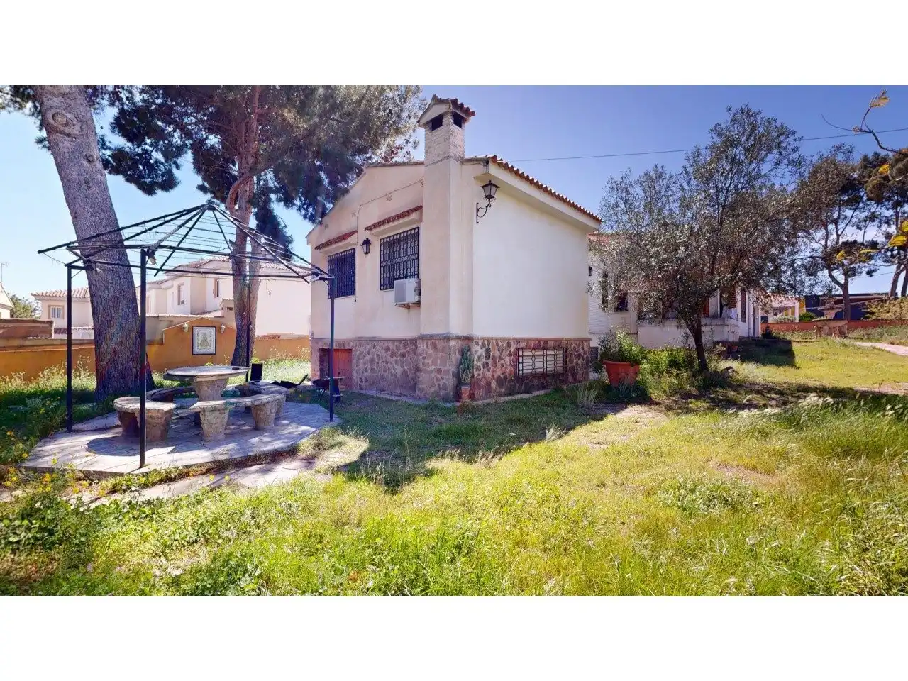 Vista exterior de Casa o chalet en venta en La Pobla de Vallbona con Jardín privado y Piscina
