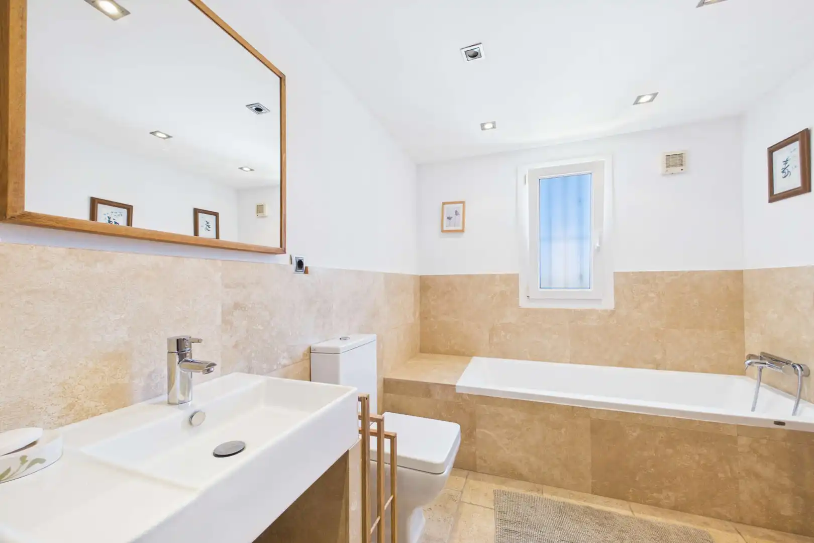 Baño de Finca rústica en venta en Muro con Aire acondicionado, Terraza y Amueblado