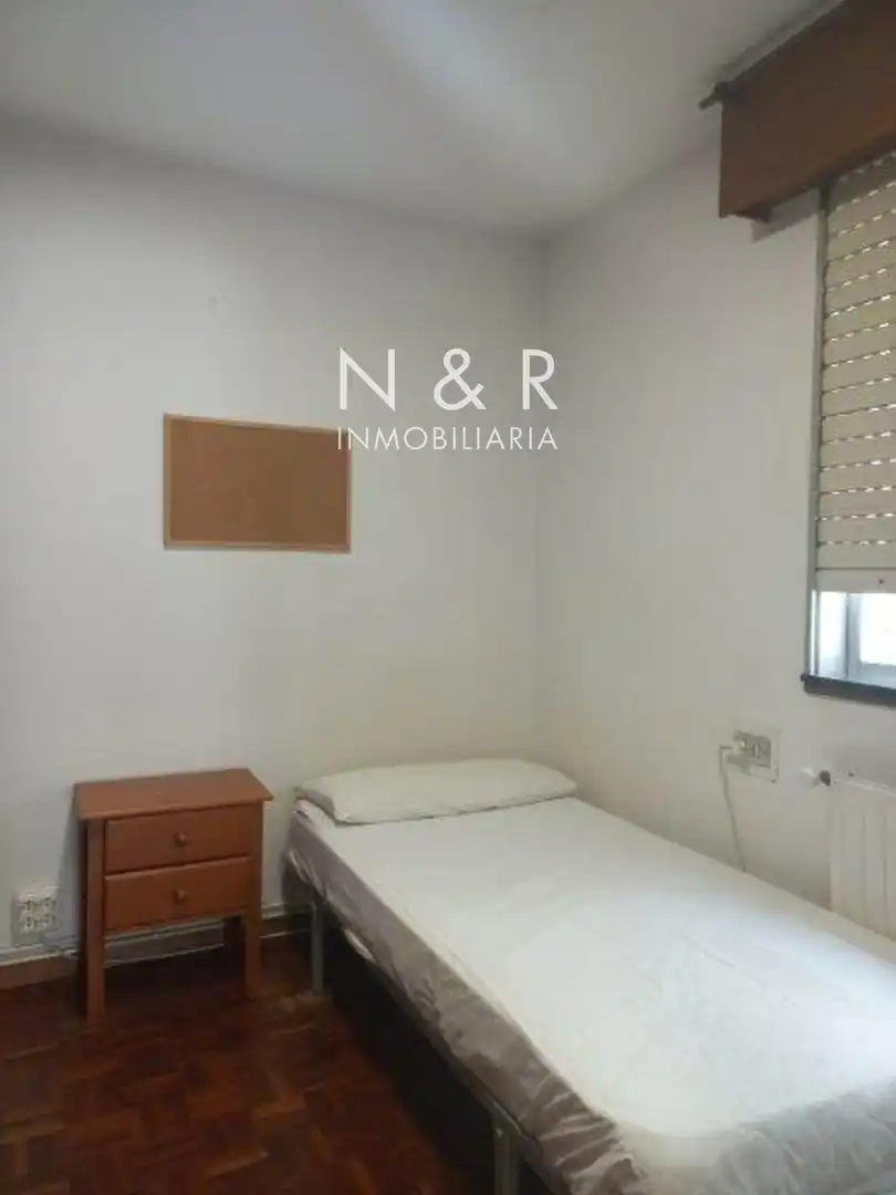 Habitación de Piso de alquiler en Santiago de Compostela  con Calefacción y Amueblado