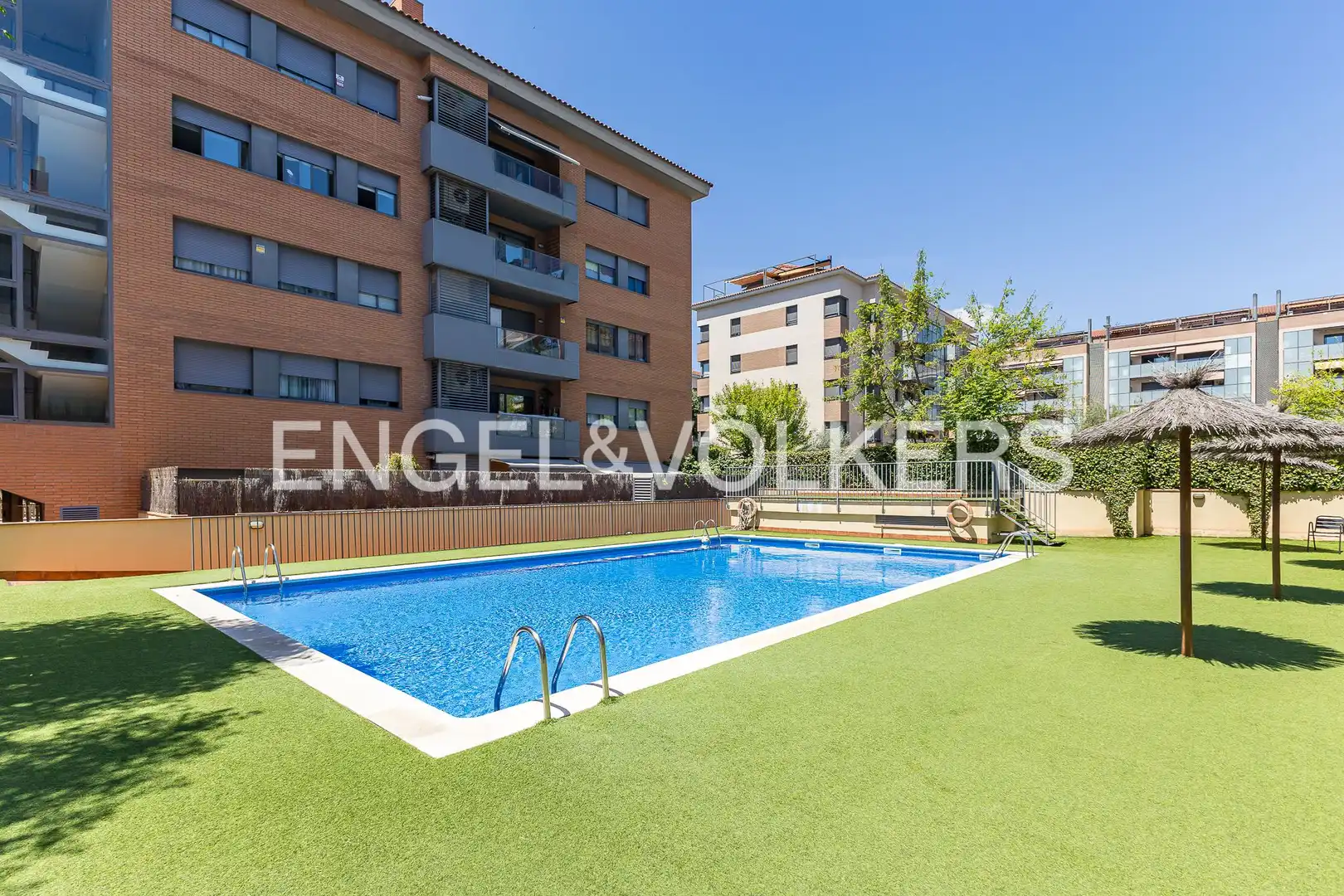 Piscina de Àtic en venda en Castelldefels amb Aire condicionat, Calefacció i Jardí privat