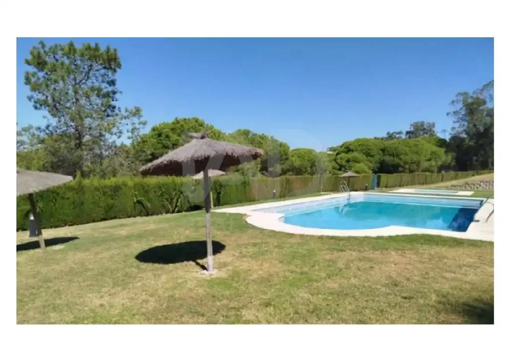Jardín de Casa adosada en venta en Lepe con Calefacción, Terraza y Piscina