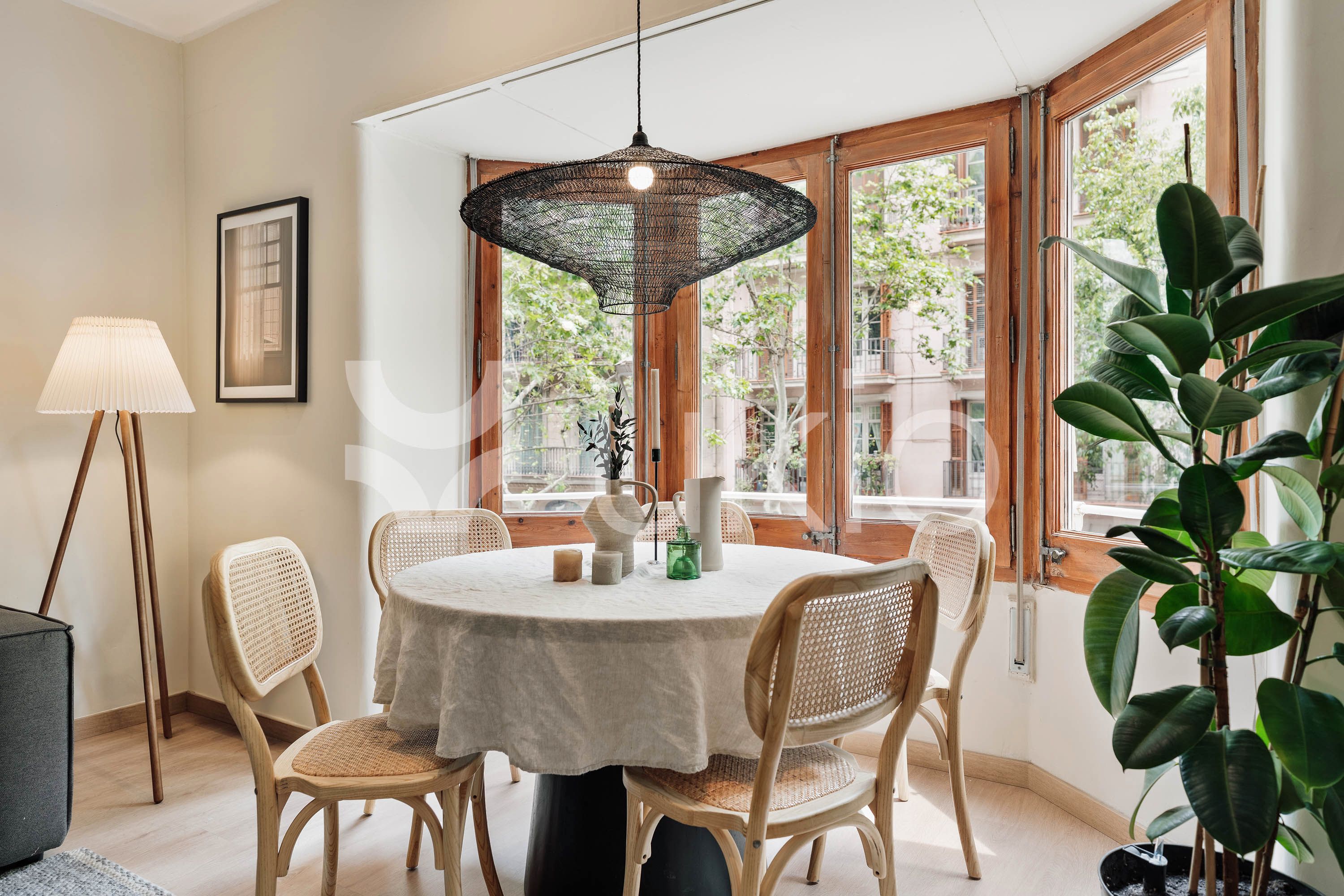 Comedor de Apartamento de alquiler en  Barcelona Capital con Aire acondicionado, Calefacción y Amueblado