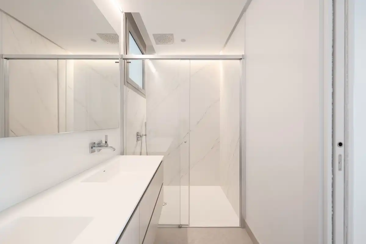 Badezimmer von Wohnung zur Miete in Benahavís mit Abstellraum
