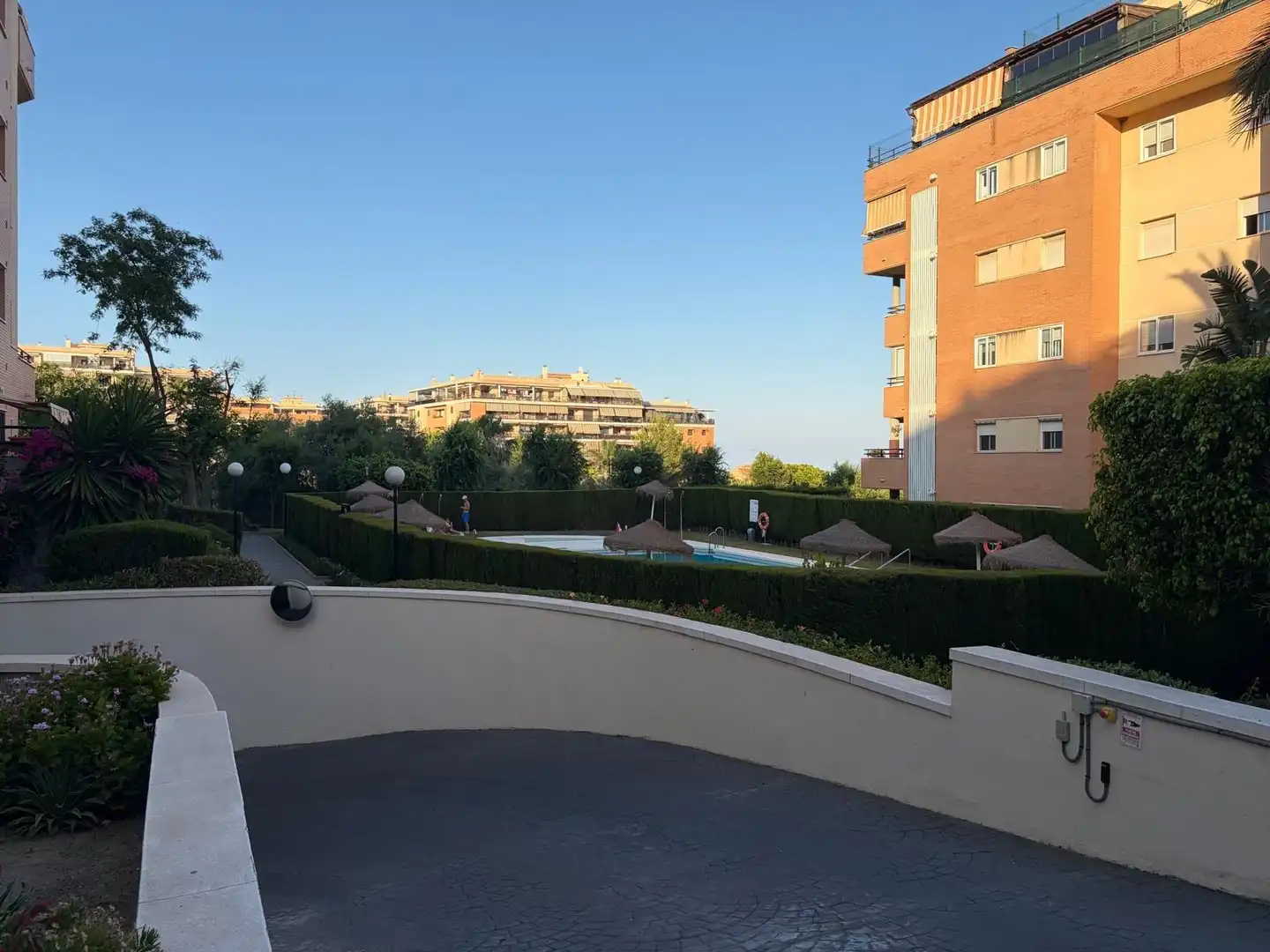 Vista exterior de Planta baja en venta en Torremolinos con Aire acondicionado, Calefacción y Jardín privado
