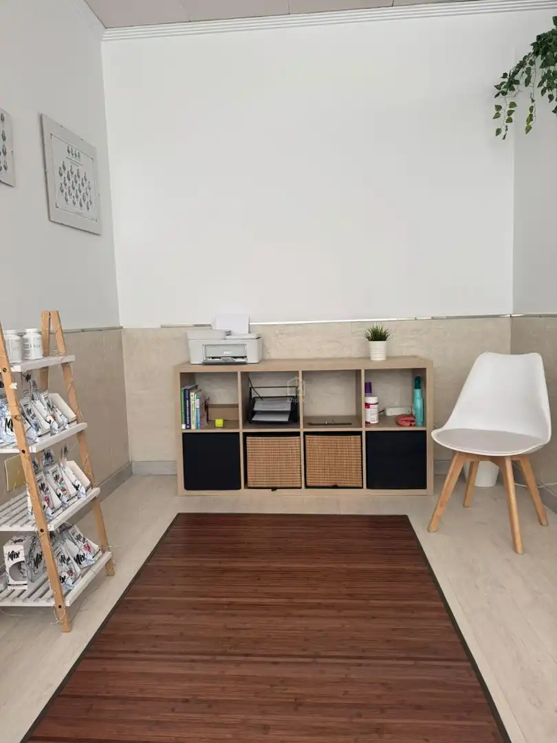 Sala d'estar de Local en venda en Oviedo 