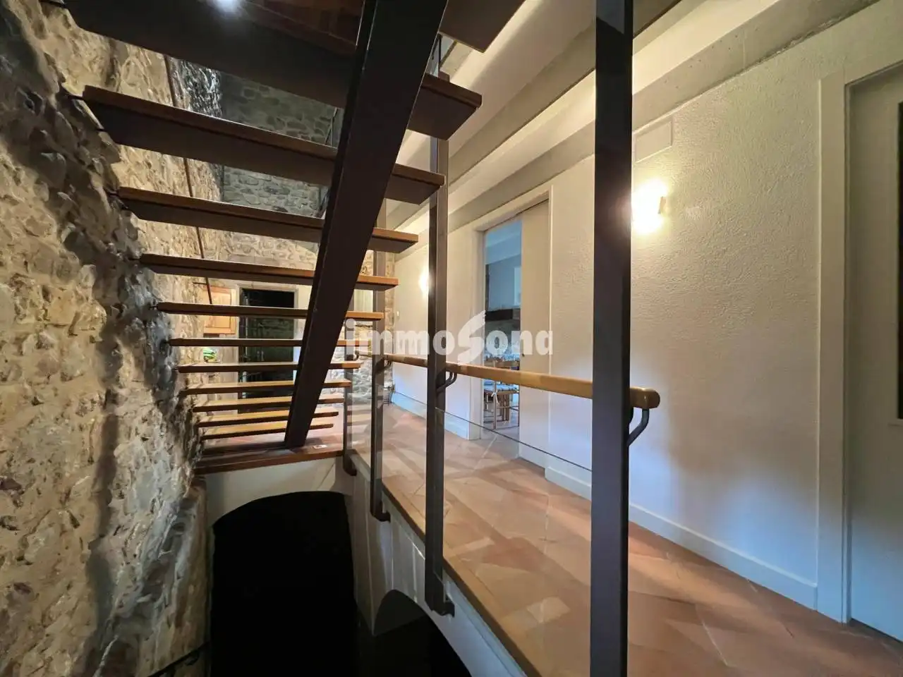 Finca rústica en venda en La Vall d'en Bas amb Calefacció, Jardí privat i Alarma