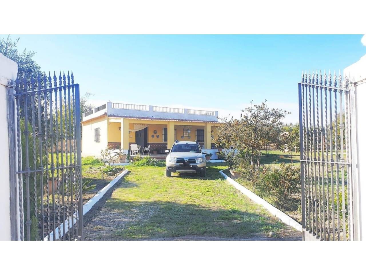 House or chalet for sale in Arahal  with Private garden and Swimming Pool