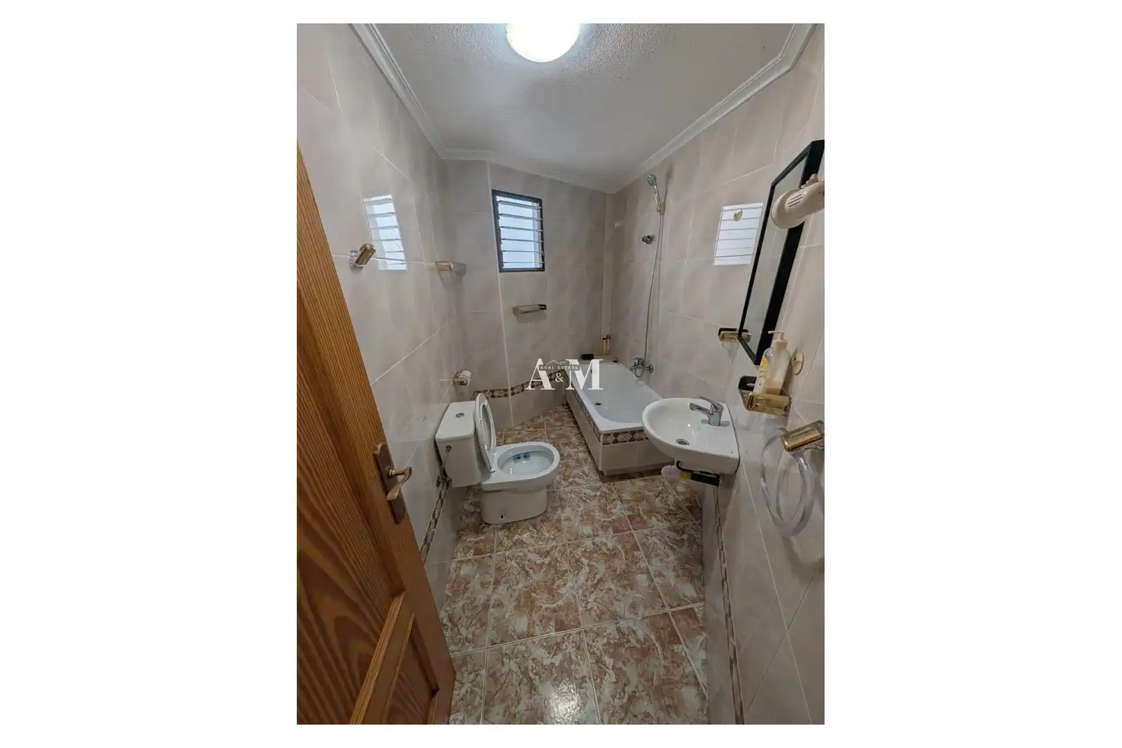 Badezimmer von Dachboden zur Miete in Torrevieja mit Terrasse, Möbliert und Balkon