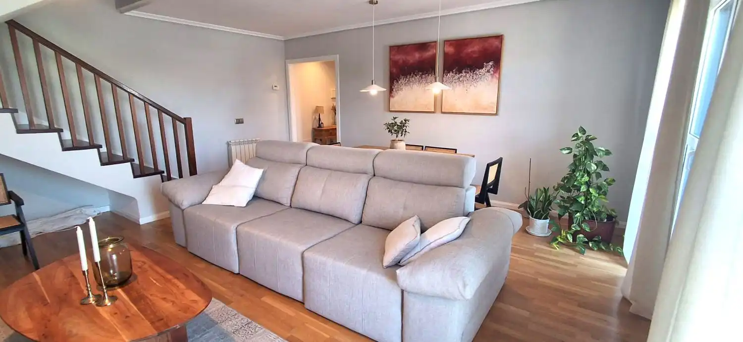Sala d'estar de Dúplex en venda en Arroyo de la Encomienda amb Calefacció, Parquet i Terrassa