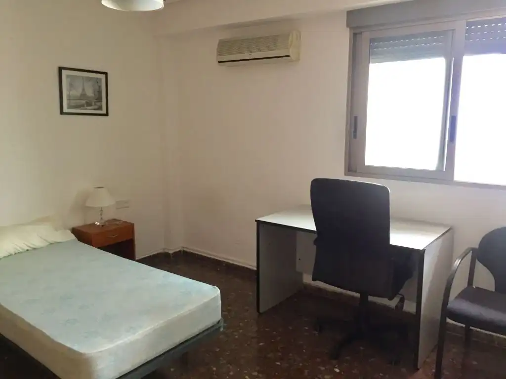 Schlafzimmer von Wohnung zur Miete in Valencia mit Klimaanlage, Heizung und Abstellraum