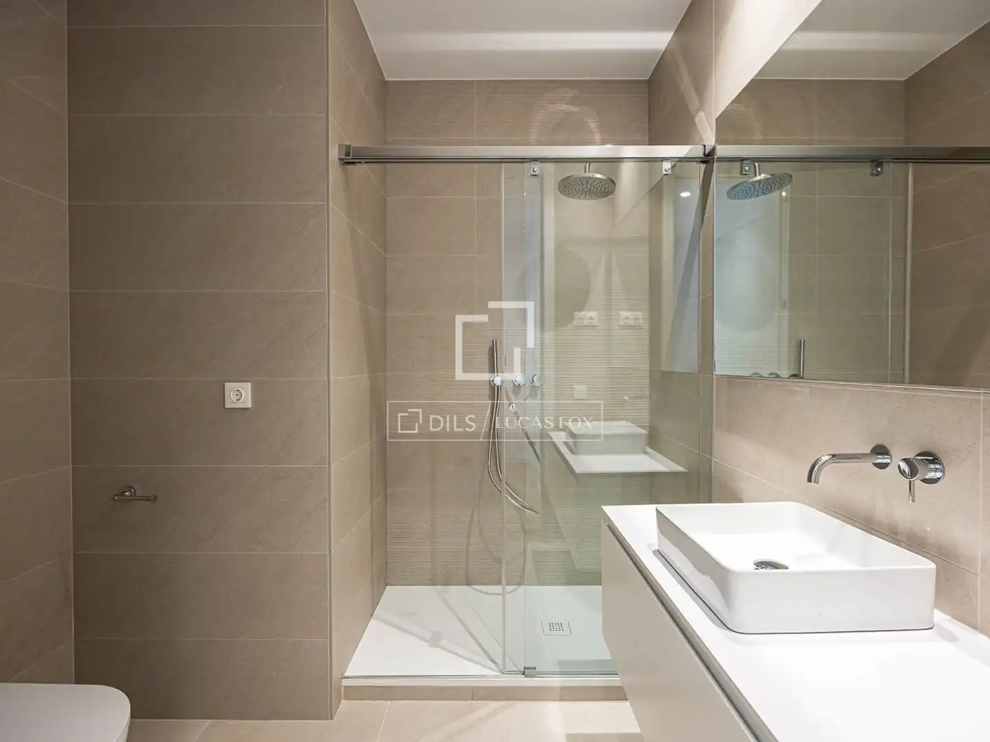 Baño de Piso en venta en Barcelona con Aire acondicionado, Calefacción y Terraza