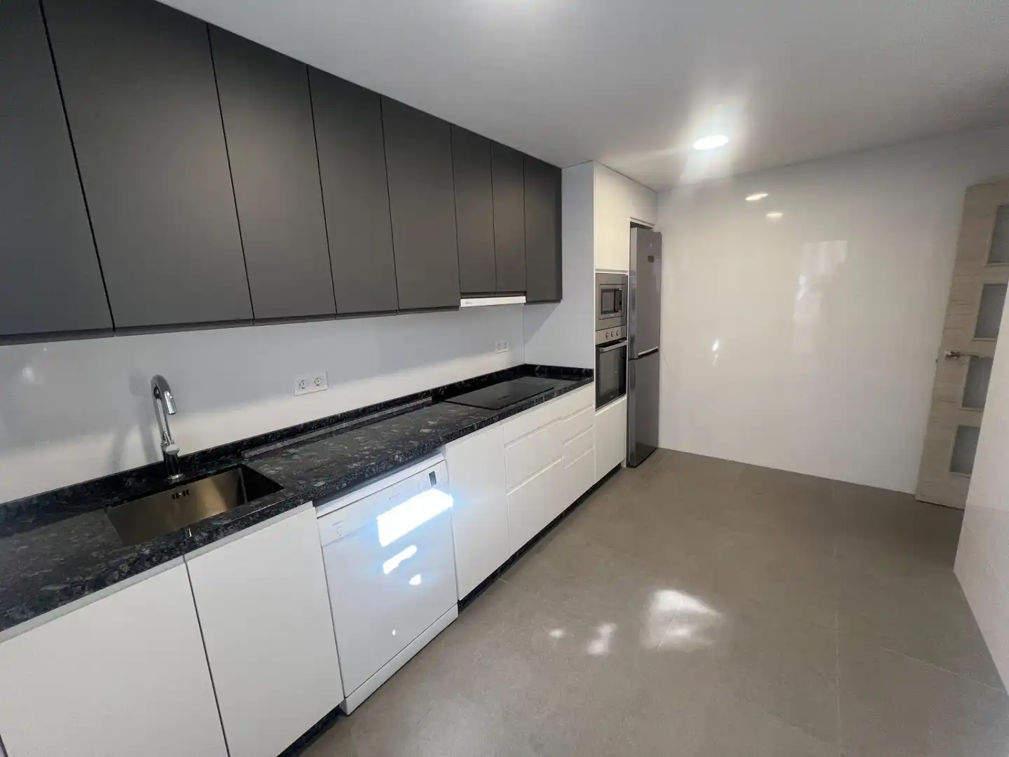 Kitchen of Flat for rent in León Capital   with Heating and Parquet flooring