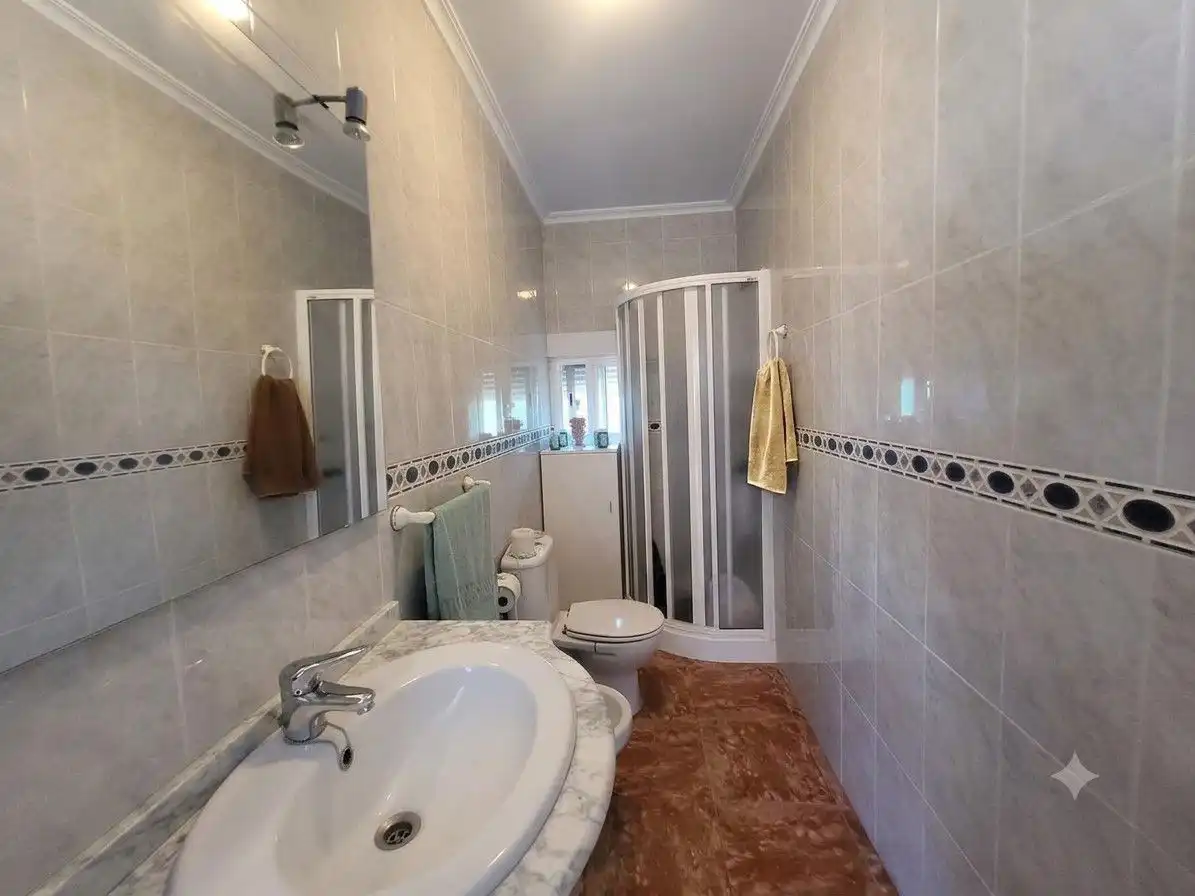 Bathroom of Houses for sale in Sisante  with Heating and Private garden