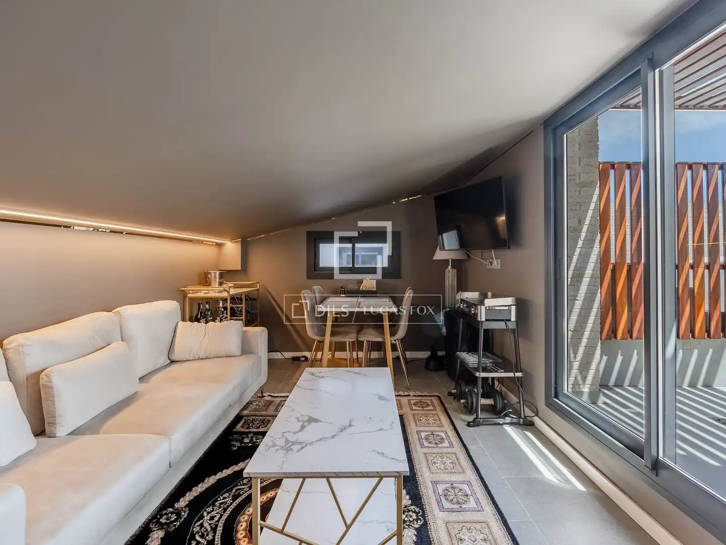 Sala d'estar de Casa o xalet de lloguer en Esplugues de Llobregat amb Aire condicionat, Calefacció i Parquet
