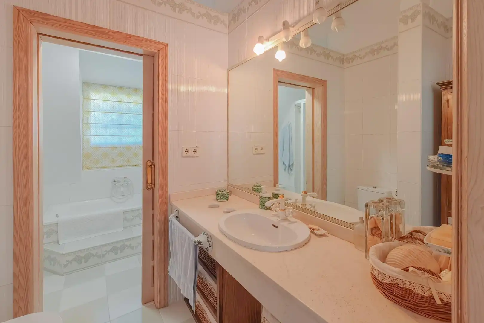 Badezimmer von Haus oder Chalet zum Verkauf in Torrelodones mit Heizung, Privatgarten und Terrasse