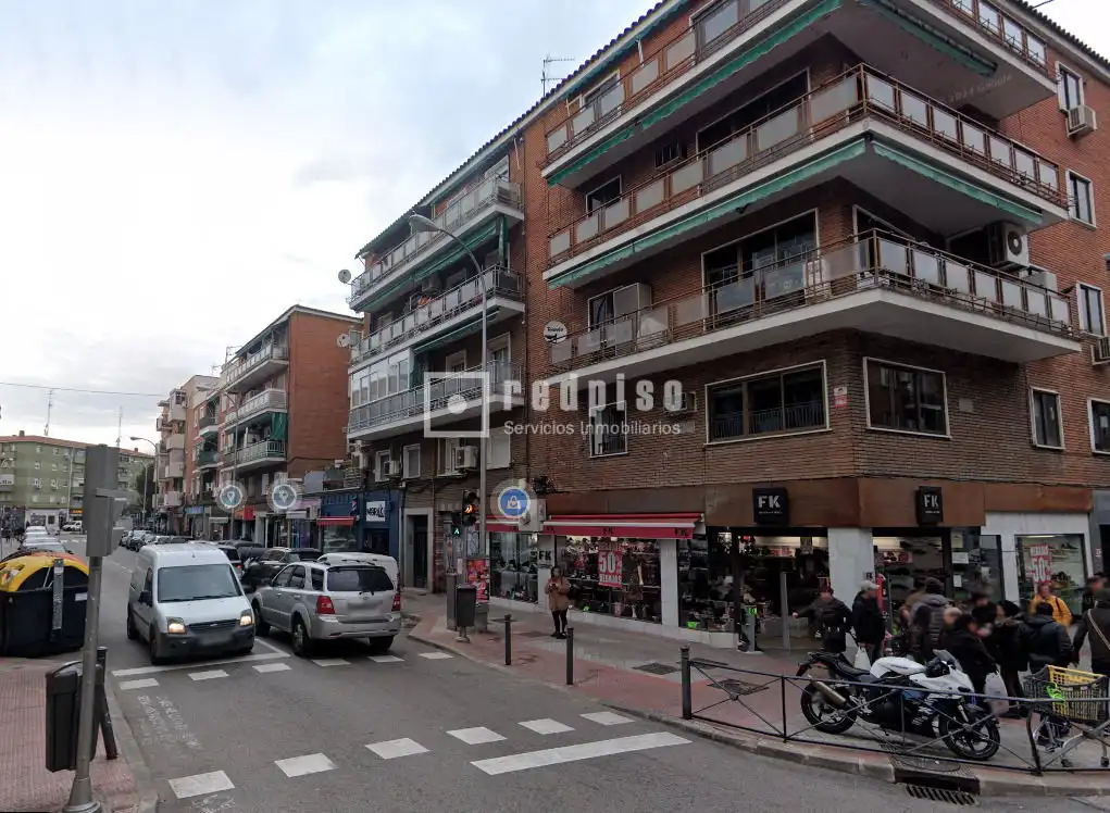 Vista exterior de Piso en venta en Madrid con Calefacción