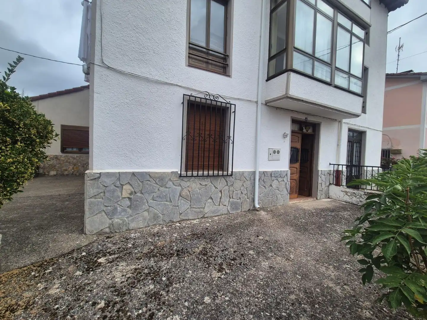 Vista exterior de Planta baja en venta en Merindad de Montija