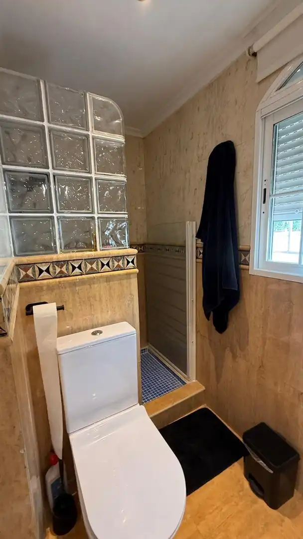 Bany de Casa o xalet en venda en Chiva amb Aire condicionat, Calefacció i Jardí privat