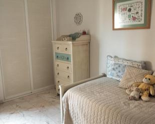 Bedroom of Flat to rent in  Granada Capital  with Air Conditioner, Heating and Parquet flooring