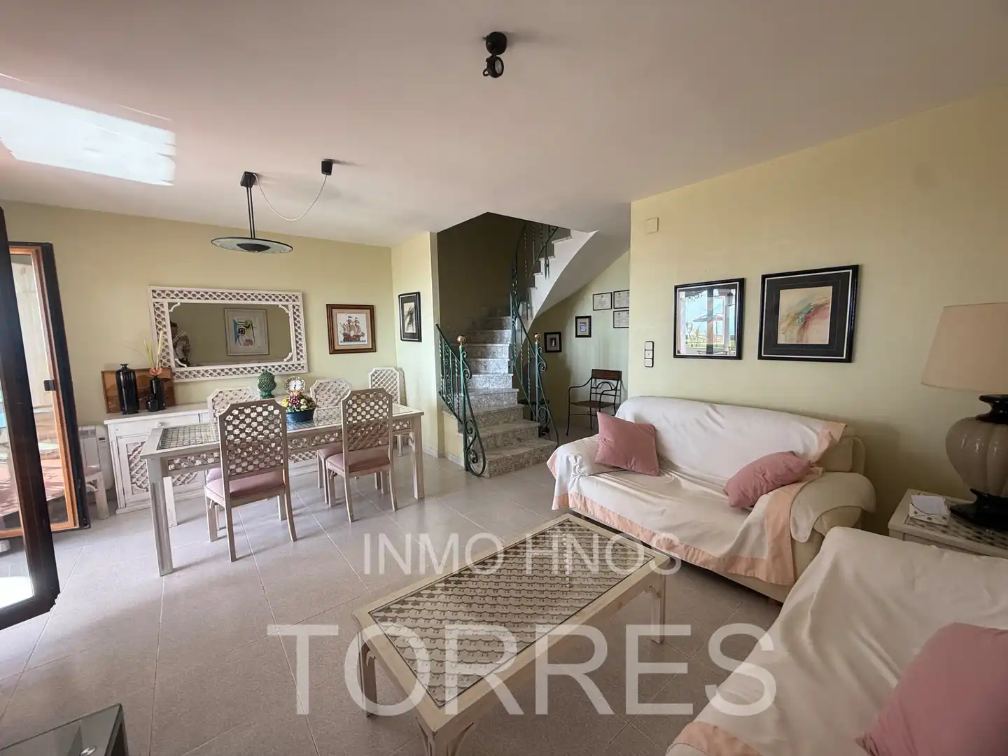 Sala de estar de Casa adosada en venta en Benicarló con Aire acondicionado, Jardín privado y Terraza